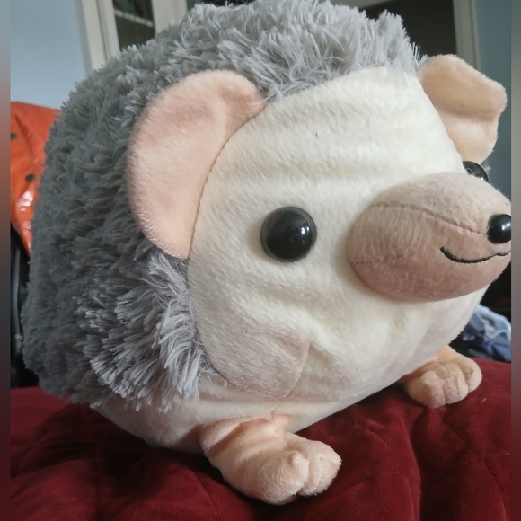 Oversized plush hedgehog - Picture 3 of 9